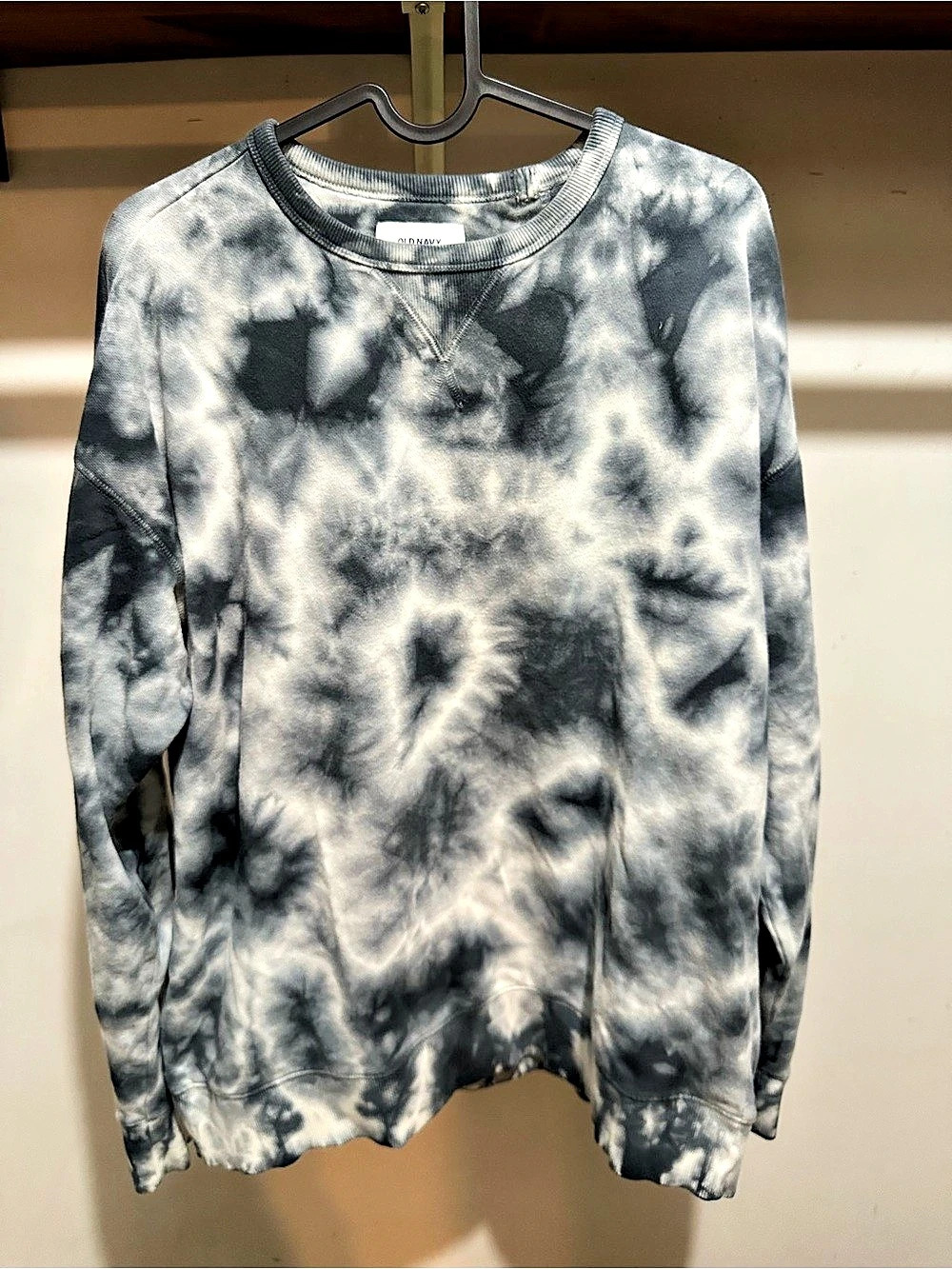Old Navy Tie-Dye Crewneck Sweatshirt in Gray & White Size Medium